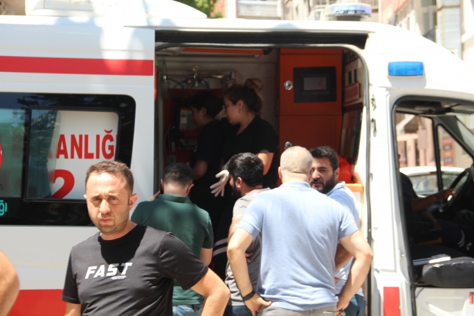 11’inci kata çıkıp atlamak istedi, polis ikna etti