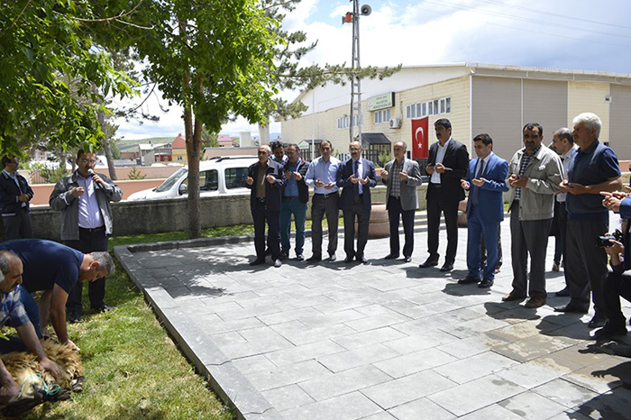 Aşkale’ye 320 bin liralık tarım makinası desteği