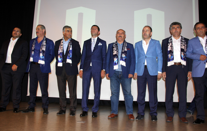 Erzurum’da gergin kongre
