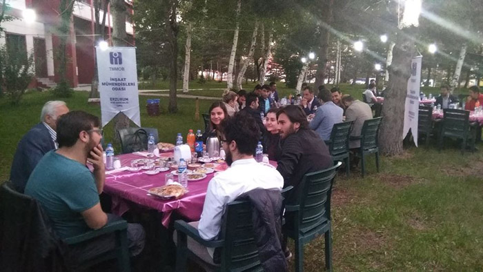 TMMOB üyeleri iftar yemeğinde buluştu