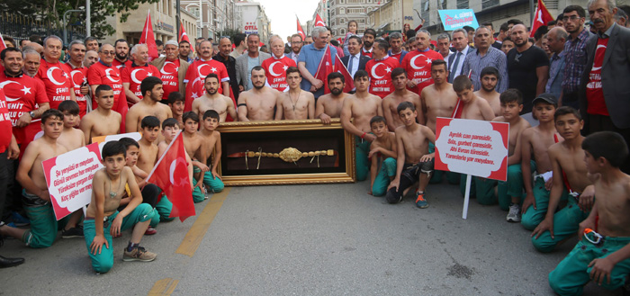Kahramanlarımızın isimleriyle yürüdüler