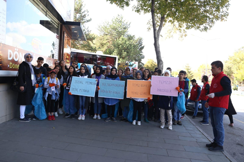 Gençler sosyal medyadan sosyal meydana indi