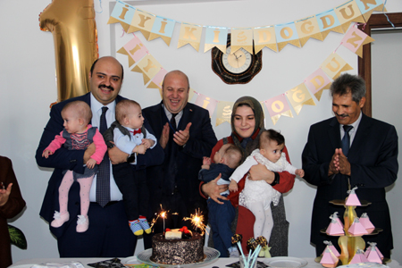 4 yıl sonra ‘dördüz’ lerin doğum gününü kutladılar