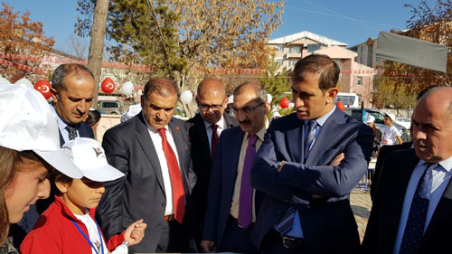 Aşkale’de bilim fuarı açıldı
