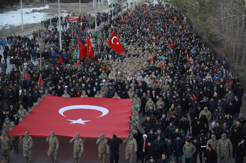 Aziziye Destanının 142. yılında Atatürk Üniversitesi ecdadına yürüdü