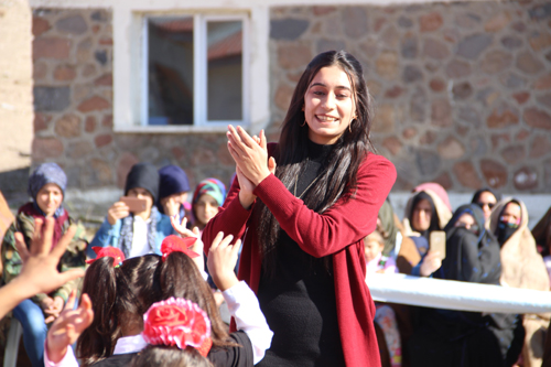 Hayal mektubu yazdırdığı öğrencilerine sürpriz yaptı; Hayallerini gerçekleştirdi