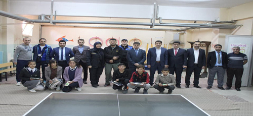 Polis ve öğrenciler birlikte oynadı