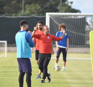 Mehmet Özdilek: “Son maçımızı kazanarak Süper Lig’e çıkmak istiyoruz”