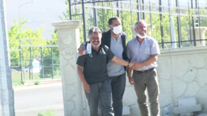 Ölü bulunan küçük Merve’nin akrabaları adli tıp önünde gözyaşlarına boğuldu