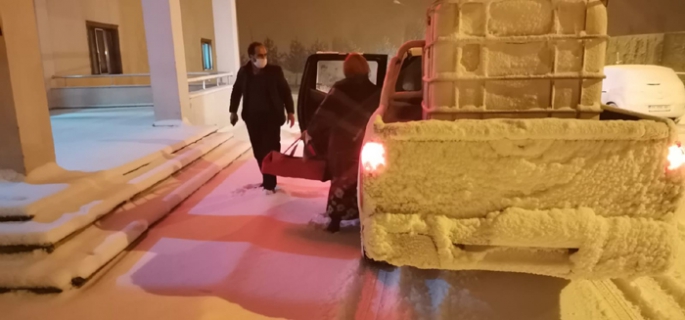 Doğum sancısı başlayan kadın için seferber oldular