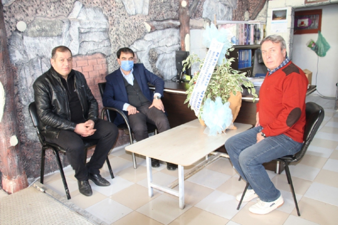 Eğitim Bir-Sen Oltu Temsilcisi gazetecileri unutmadı