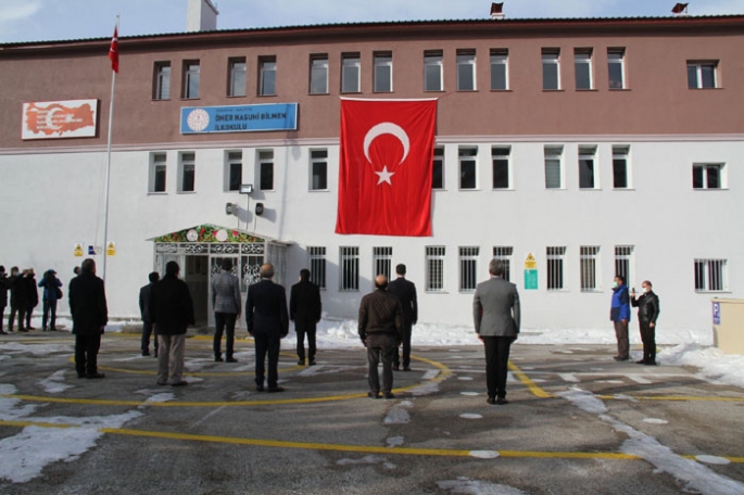 Erzurum’da bayrak töreni