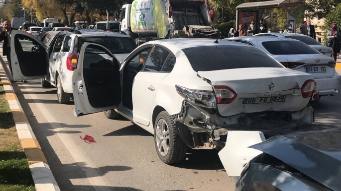 Elazığ’da zincirleme kaza