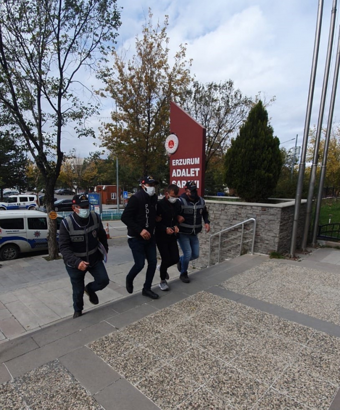 Isparta’dan Erzurum’a geldi, maske takıp genç kadının çantasını gasp etti