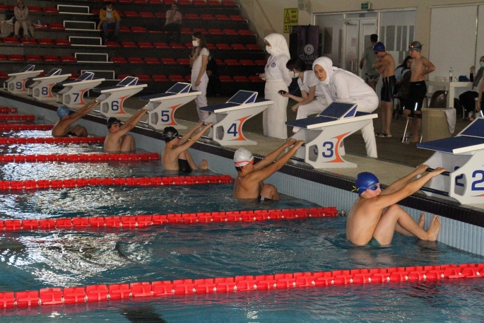 ‘Palandöken Yüzme Yarışları’ nefes kesti