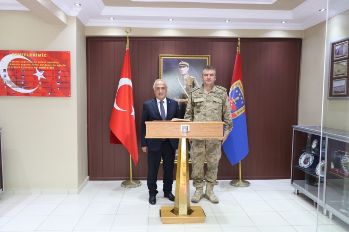 Rektör Çomaklı’dan Kıdemli Albay Şimşek’e hayırlı olsun ziyareti