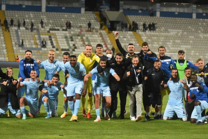 YÜZLER GÜLÜYOR