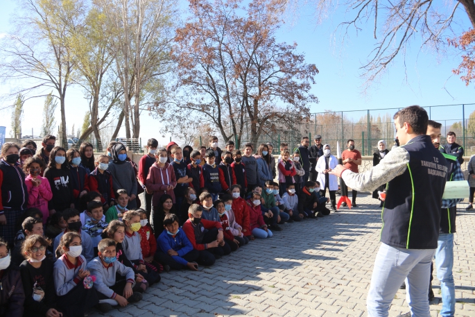 Köy çocuklarının roket ve drone heyecanı