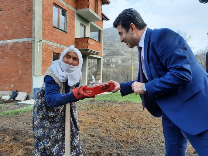 Başkan Coşkun’dan yaşlılara Ramazan ziyareti