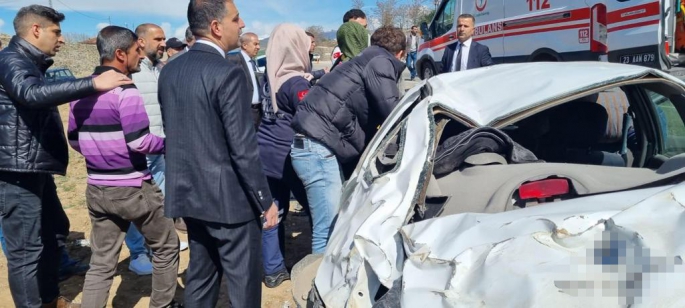 Elazığ’da otomobil takla attı: 2 yaralı