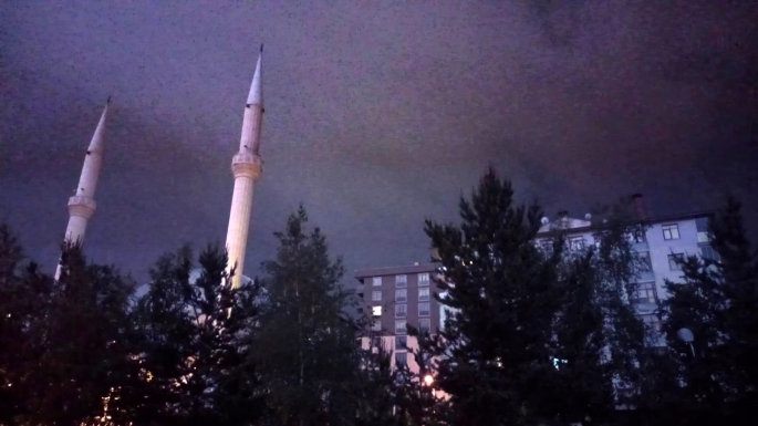 Erzurum’da şimşekler geceyi aydınlattı