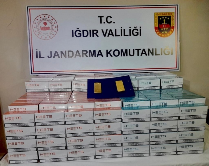 Iğdır’da yapılan operasyonda kaçak 4 bin elektronik sigara kartuşu, 2 adet külçe altın ele geçirildi
