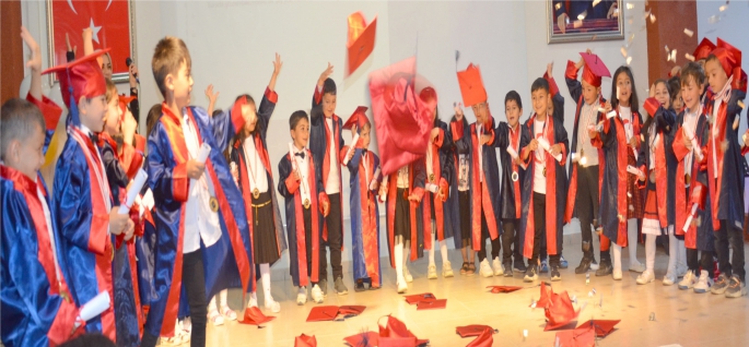 ‘NEŞELİ BONCUKLAR’ KEP ATTI