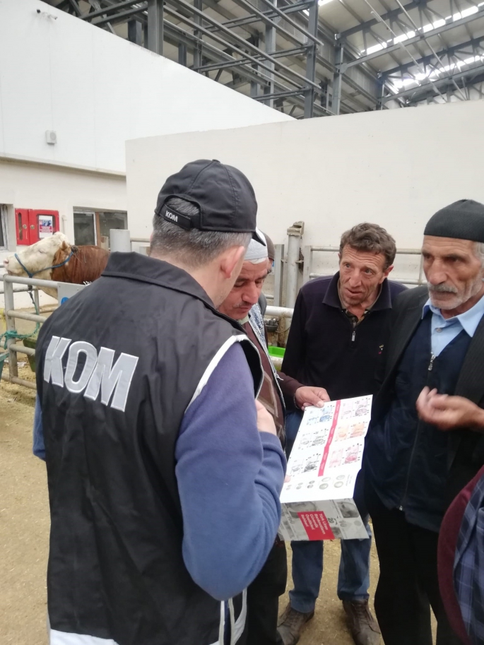 Polis kurban pazarında sahte para konusunda uyardı