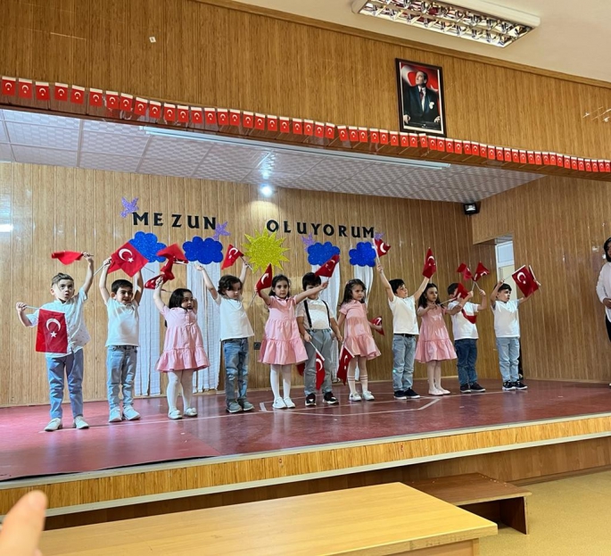 Sabancı'nın minikleri sahnede devleşti