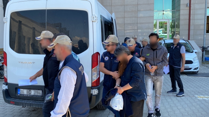 Adliyeye sevk edilen 11 DEAŞ şüphelisinden 6’sı tutuklandı