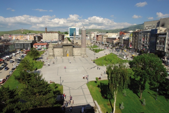 AŞIRI SICAKLAR BUNALTMAYA DEVAM EDİYOR