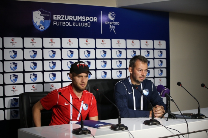 Atacan Öztürk: "Futbolcu kardeşlerimiz yüreklerini ortaya koyuyorlar"