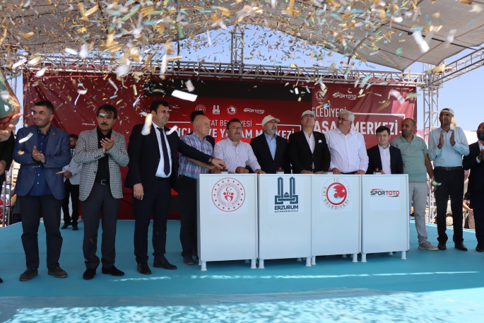 Başkan Yaşar, “Çat İlçesi’nde İlklere imza atmaya devam ediyor’’