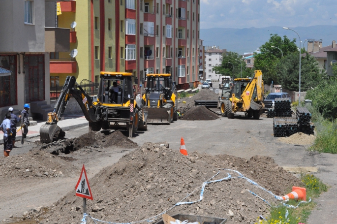 Büyükşehir altyapıda da arı gibi çalışıyor