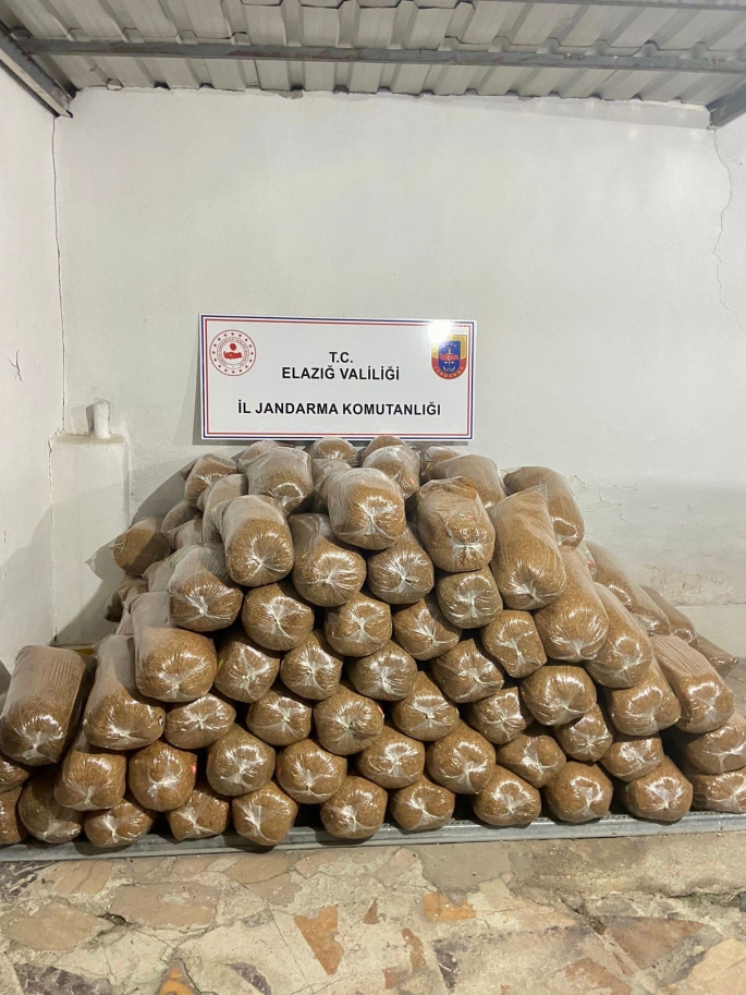 Elazığ’da 1 ton kıyılmış kaçak tütün ele geçirildi