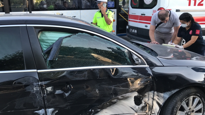 Elazığ’da minibüs ile otomobil çarpıştı: 2 yaralı