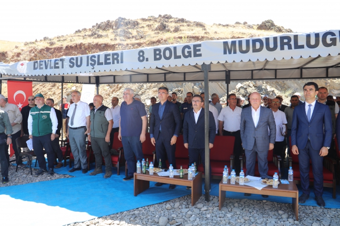 Hınıs Başköy Barajı!nın kapakları 'su tutma' töreni ile kapatıldı