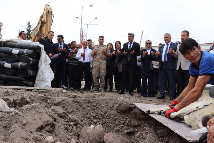 Şenkaya'da Hükümet Konağı, Belediye ve Adliye Binası temeli atıldı