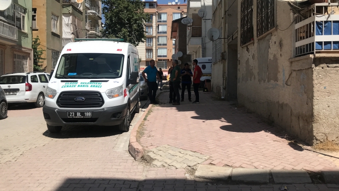 Yaşlı adam evinde ölü bulundu