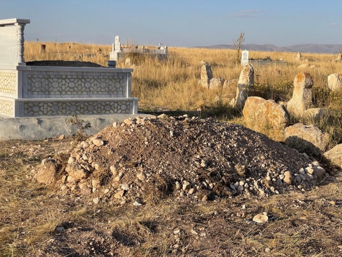 CHP Milletvekili Sezgin Tanrıkulu’nun üzüldüğü teröristin mezarı