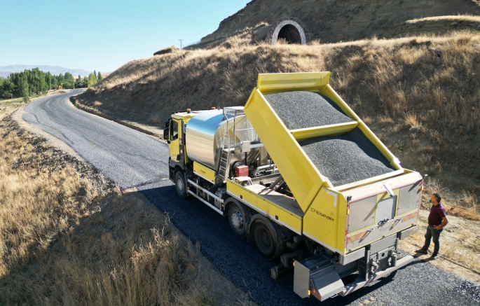 Avrupa’nın son teknoloji asfalt yol yapım makineleri Erzurum’da