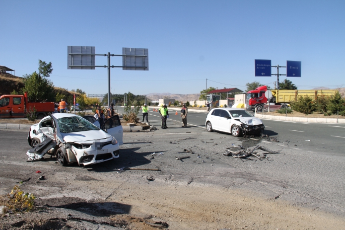 Elazığ'da feci kaza: 7 yaralı