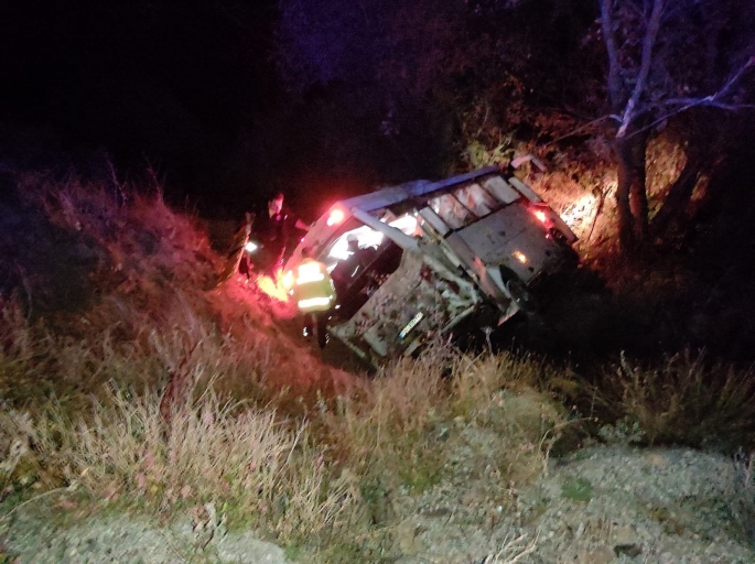 Erzincan’da midibüs devrildi: 21 yaralı