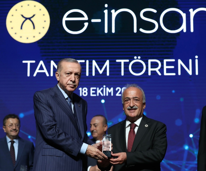 Rektör Çomaklı’ya Cumhurbaşkanı Erdoğan’dan bir haftada ikinci ödül