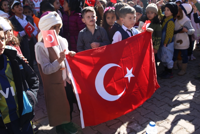 Tarih yazan çocuklar Karayazı’da