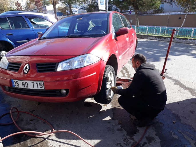 ARAÇ SAHİPLERİNE KIŞLIK LASTİK UYARISI