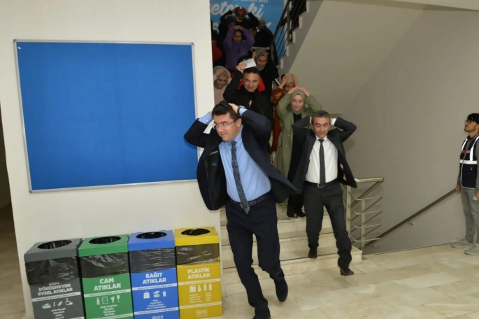 Erzurum'da "Çök-Kapan-Tutun ve Tahliye" tatbikatı yapıldı