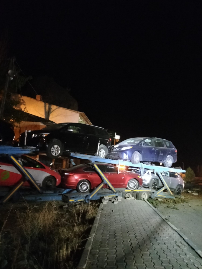 Freni patlayan araç yüklü tır, 3 araca çarparak durabildi