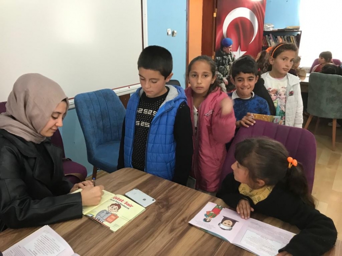 Karayazılı çocukların imza günü heyecanı
