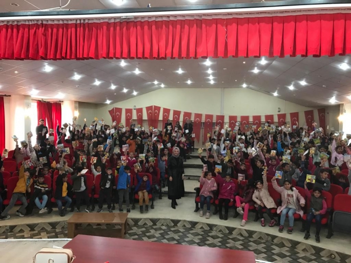 Karayazılı çocukların imza günü heyecanı